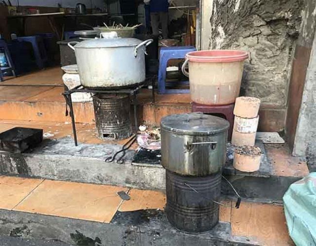 Nồi nấu phở bằng than tồn tại nhiều hạn chế