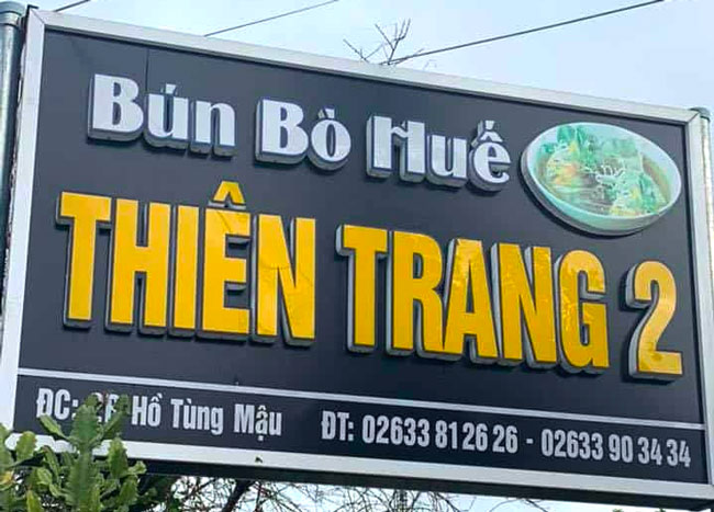 Bún bò Huế Thiên Trang với biển hiệu chất liệu mica