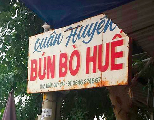 Trang trí biển hiệu bún bò đơn giản