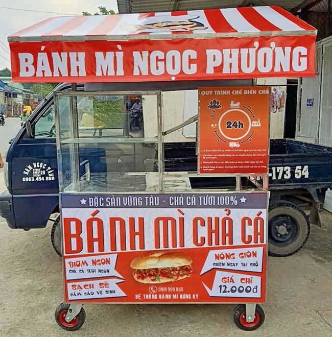 Xe chả cá bánh mì Ngọc Phương