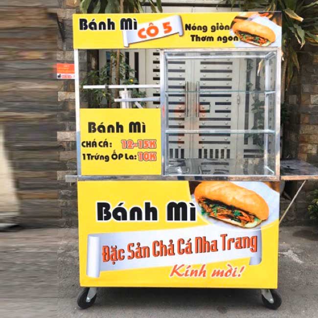 Xe bán bánh mì chả cá Nha Trang