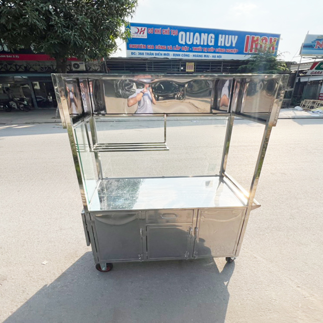 khung xe quan Bàn chế biến là mặt phẳng Inox sáng bóng