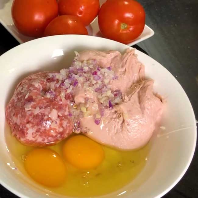 Trộn trứng và nhân tôm thịt