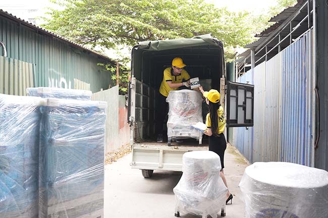 Bàn giao cho đơn vị vận chuyển 