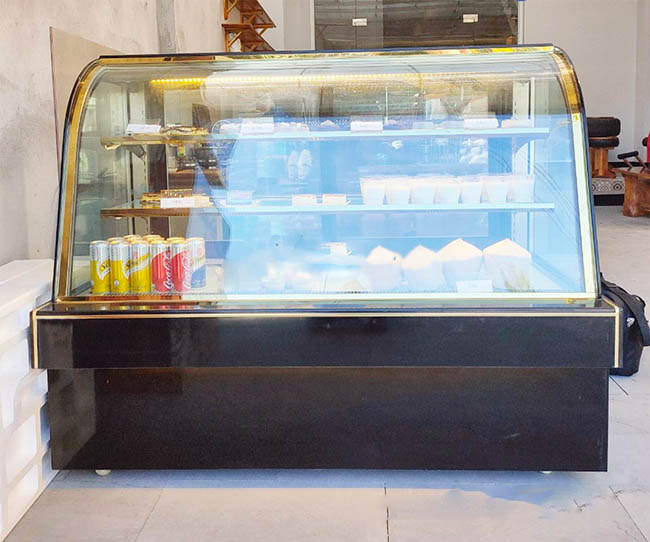 Tủ bánh kem 3 tầng kính cong 1m8