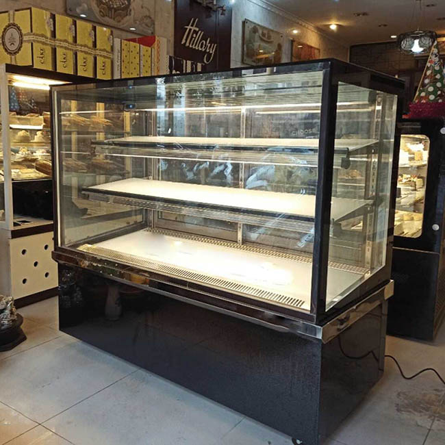 Tủ bánh kem 1m2 kính vuông 3 tầng 