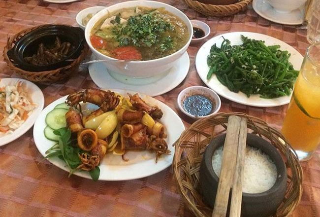 Nhà hàng cơm niêu Hương Việt  