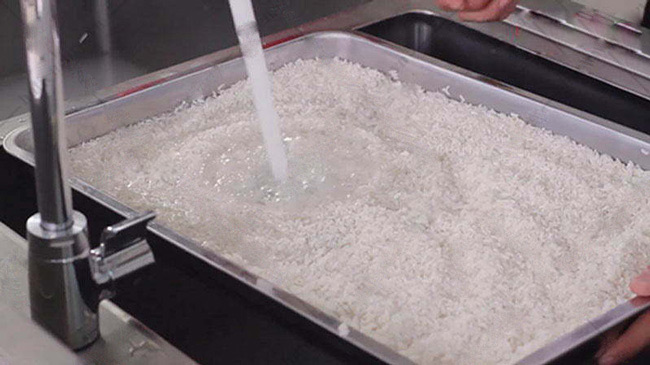 Vo gạo và đong nước 