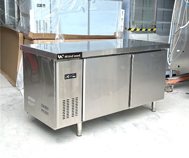 Tủ đông bàn chặt 1m8 460L làm lạnh quạt gió