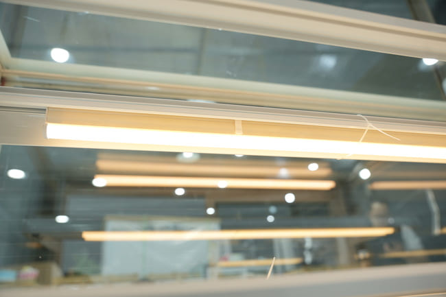 Đèn led bên trong tủ