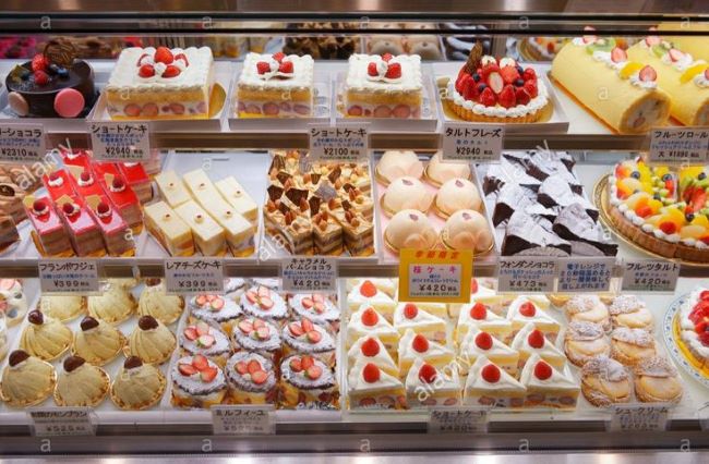 Trưng bày đa dạng mẫu bánh