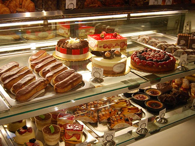 Trưng bày bánh đa dạng