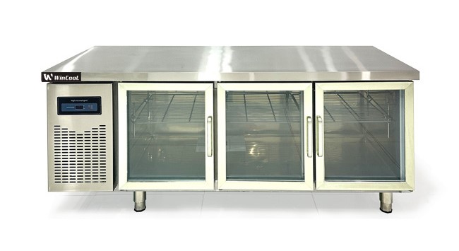 Tủ mát bàn chặt 1m8 330l cánh kính