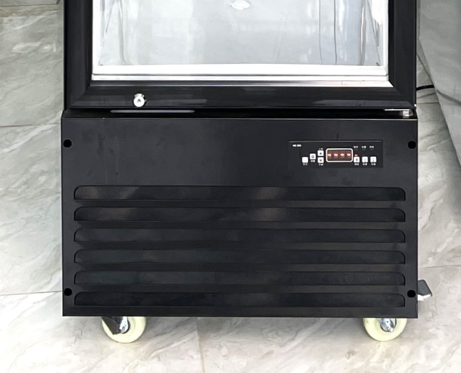  Bánh xe di chuyển dễ dàng