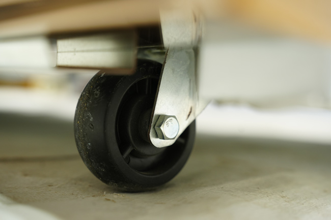 Trang bị bánh xe di chuyển