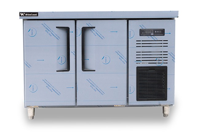 Tủ m&aacute;t b&agrave;n chặt 1m2 250L l&agrave;m lạnh quạt gi&oacute;