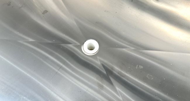 Lỗ tho&aacute;t nước 